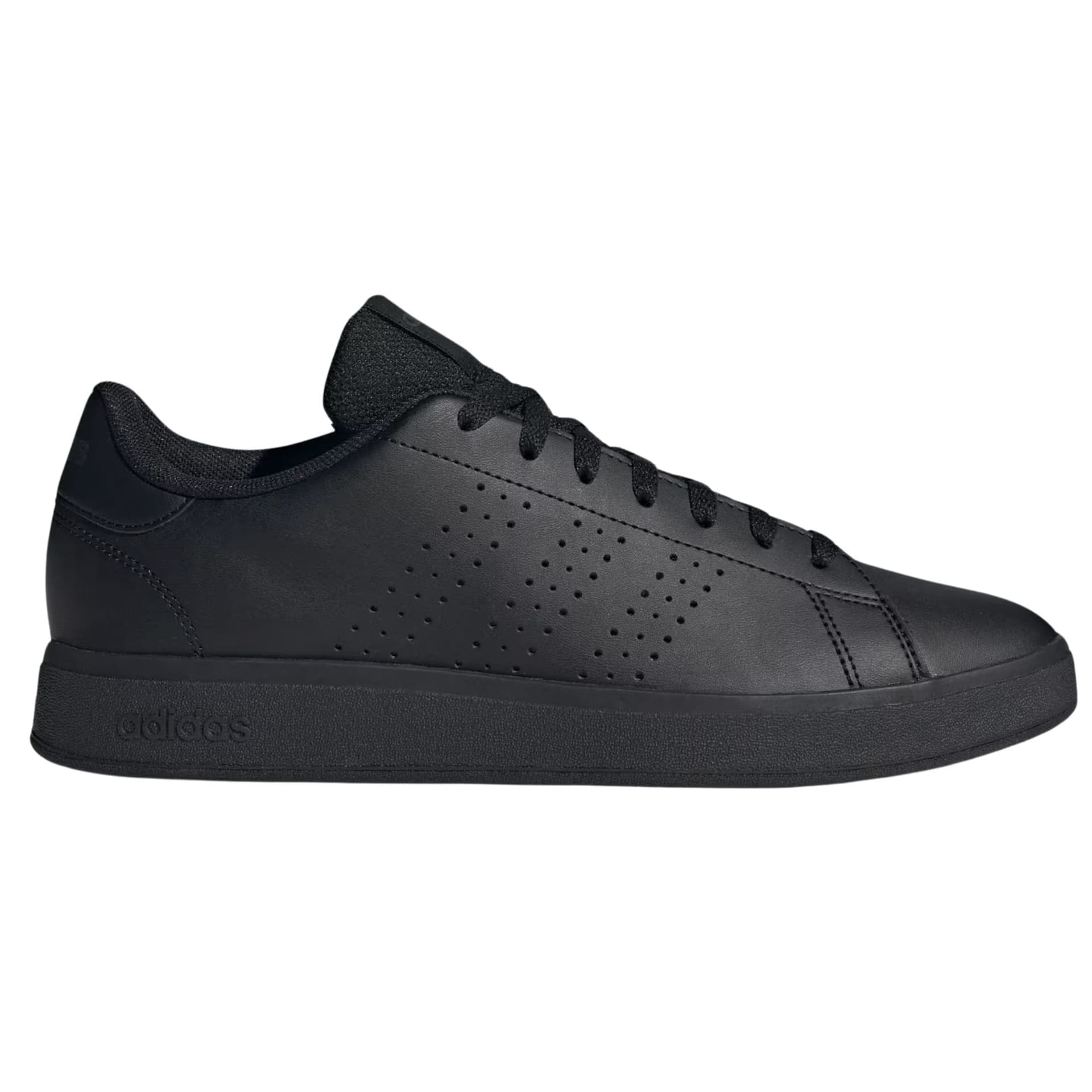 Adidas Advantage Base 2.0 jako firemní tenisky s logem společnosti